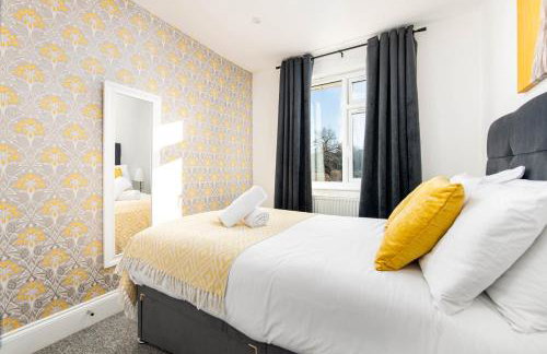 NEW Groups & Contractor Stays-5Bed-2Bath-Parking-By FabAccommodation - Foto 9