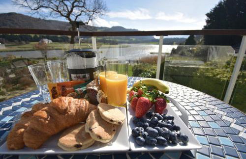 Detached Riverside Family Home on the River Conwy, Snowdonia, 6 Guests - Foto 3