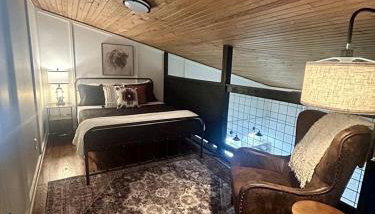 Tranquil Wooded Cabin Retreat with Private Hot Tub & Fire Pit Near Gentry, Arkansas - Foto 4