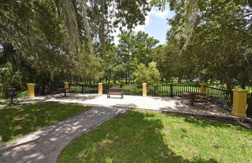 Lovely Lakeside 4-Bed Pool Home at Villa Sol-3125 - Foto 38