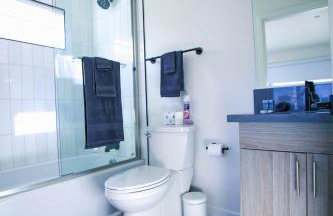 Stylish 3 BR/3BR family house - Photo 15