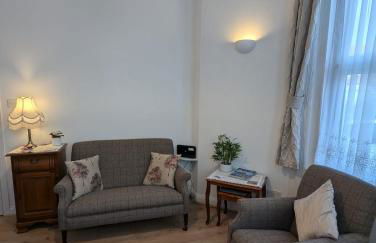 SWANAGE WELL PRESENTED 2 BEDROOM APARTMENT CLOSE to BEACH - Photo 7