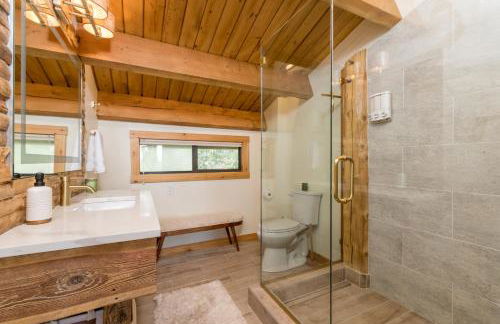 Bear Lodge with private Pool, Hottub, and Sauna! - Photo 23