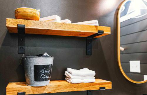 Stunning 2-Story Container Home with Rooftop Terrace - Foto 15