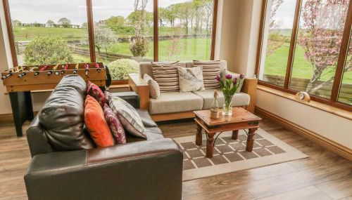 Laird House - Photo 4