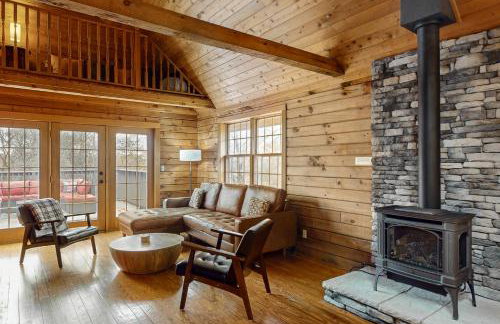 Modern Log Cabin with Vineyard Views - Foto 9