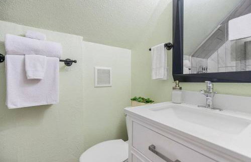 Modern Comfort in Historic Charm: 4BR KC Retreat - Foto 34