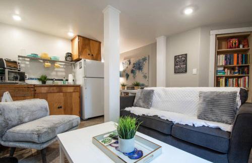 Central 2 bedroom unit with 3 beds and 3 large TVs - Photo 26