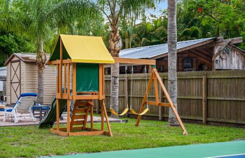 Tropical Oasis- Pickleball, Pool, Hot Tub- 15 min to beach - Photo 60