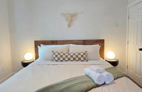 Cozy 1BR Tiny Home near Downtown and NB Rivers - Photo 16