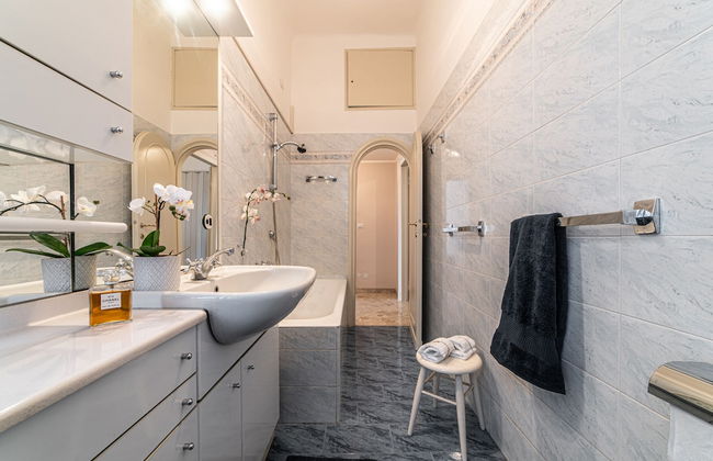 JOIVY Sophisticated Flat W/ Desk - Foto 34