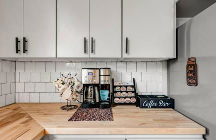 5-Star 2BR: Comfy, SuperHost Hospitality - Foto 6