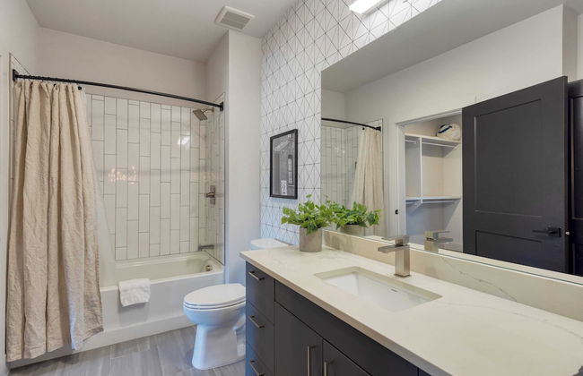 New Modern 2bdr in Walkable Midtown w/ Gym, Pool Honkey-tonk by Avantstay - Foto 17