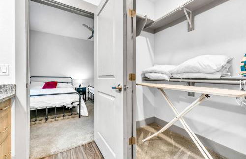 Bright 2BD 2BA Suite Gym and Pool City Center Stay - Foto 15