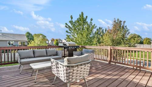 Elegant Escape-Fenced Yard BBQ & Cozy Fire Pit - Foto 3