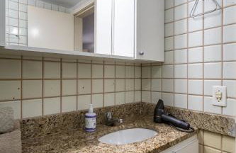 Apartamento com varanda de frente para o MAR - Angra dos Reis - Shopping Piratas - Portaria 24hs - Foto 19