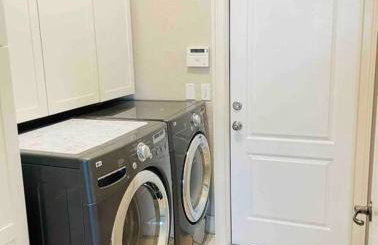 Luxury Heated Pool Home, Hot tub, King bed suite - Foto 21