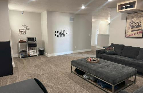 Spacious Family Retreat with Hot Tub & Home Theater - Foto 14