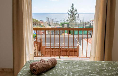 3BR Chalet Valley Moon-Seaviews, Terrace & Parking - Foto 9