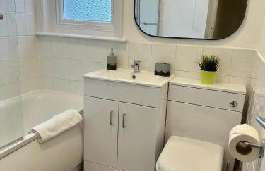 Hyde Brewery House - 2 bedroom house with parking - Foto 23