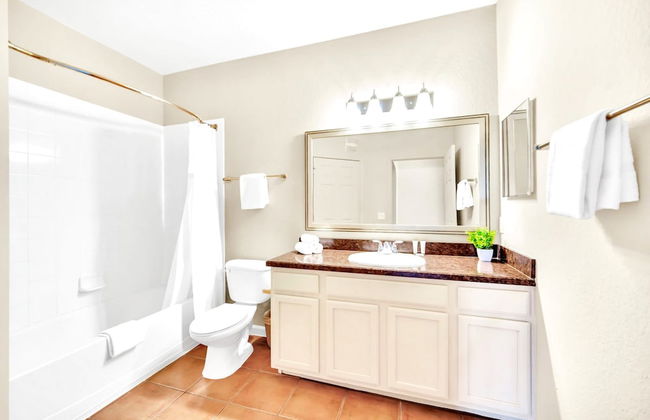 Upstay - Pet-friendly Suite w Hot Tub Pool Sauna - Foto 18