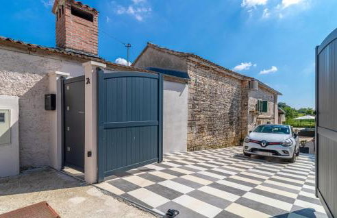 Gorgeous Home In Kresini With Wifi - Photo 10