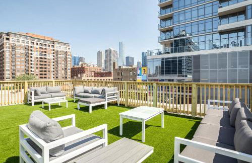 Beautifully Remodeled Second Floor Flat in River North with Private Rooftop - 2S - Foto 36