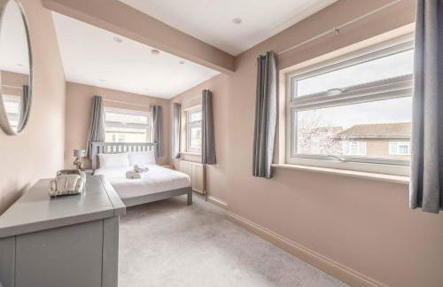 FAMILY FRIENDLY ESCAPE IN ETON, COUNTRYSIDE VIEWS with Hot Tub - By Tempstay - Foto 34