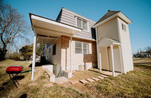 Spacious 5BR 3BA Free Parking Minutes to DC with Pool - Foto 29