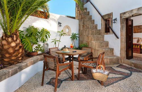 Antique Villa - Photo 17