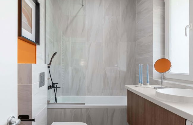 Playful Bright 1BR Near The Faculty of Law - Foto 12