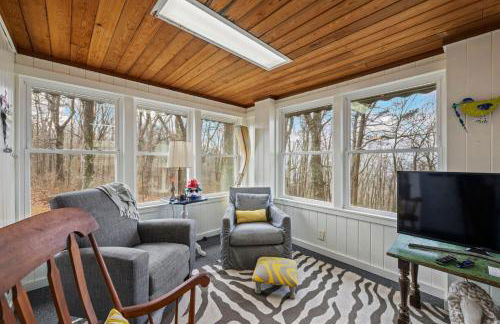 A-Frame with VIEWS - Walk to Downtown and Park - Pets OK - Foto 11