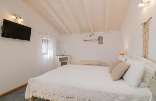 Villa Daniela - Private Pool and Serene Location, by ZanteWize - Foto 22