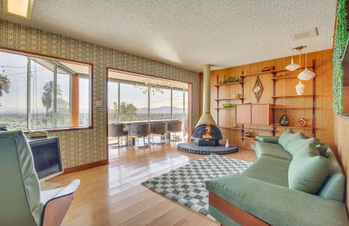 Stunning MCM Escape with Mtn Views in San Bernardino - Foto 3