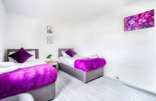 Balloch House -Spacious 3 bed house with on street parking - Photo 20