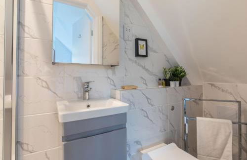 Radiant Penthouse on the Banks of the Thames - Pass the Keys - Photo 38