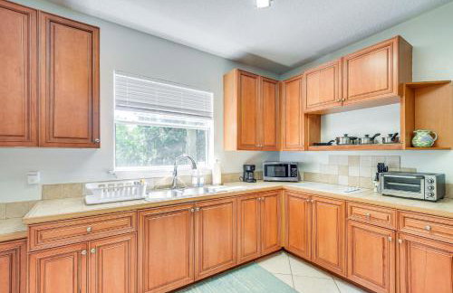 Walk to the Beach! New Smyrna Hideaway with Patio - Foto 10