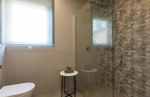 Magnolia - Modern Apartment near City Center and Sea - Photo 25