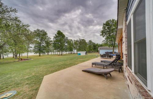 Lakefront Afton Home with Hot Tub and Game Room! - Foto 35