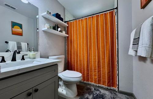 Central Midtown Apt-Secure Parking-Walk to Target - Foto 8