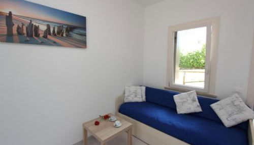 Wonderful Villa With Garden - Photo 2