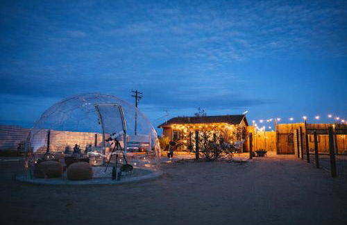 Romantic Desert Escape - Stargazing Dome, Hot Tub, Fire Pit, Hammocks, Cowboy Pool - Foto 4