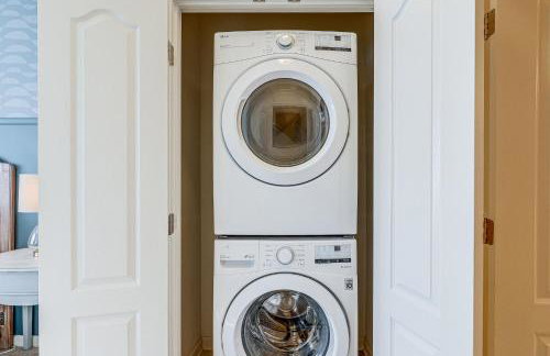 Shuttle to Beach, Relax on Patio! Millville Escape - Foto 23