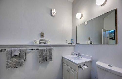 House with Balcony about 5 Mi to Cranmore Resort! - Photo 26