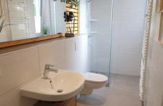 JanPartment - geräumig - W-LAN - Natur - Garten - Entspannung - zentral - 10 Min WV-Werk - Carport - 24h CheckIn - Foto 7