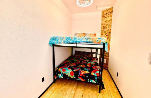 The Upstairs Escape - Foto 26