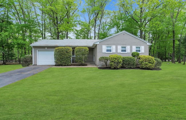 Fall Getaway With Hot Tub Fire Pit and Games - Photo 54