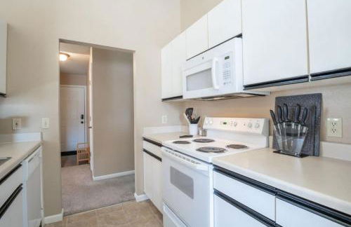 GRAUHAUS Tasteful 3BD with KING bed in Pekin - Foto 14