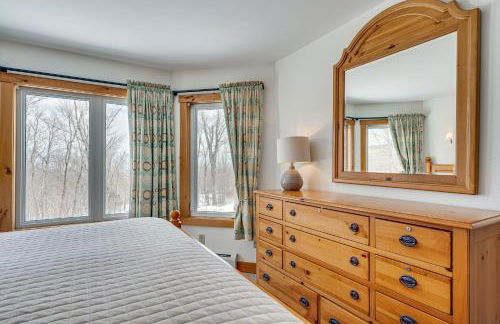 Ski-In Resort Family Condo with Deck at Jay Peak! - Foto 15