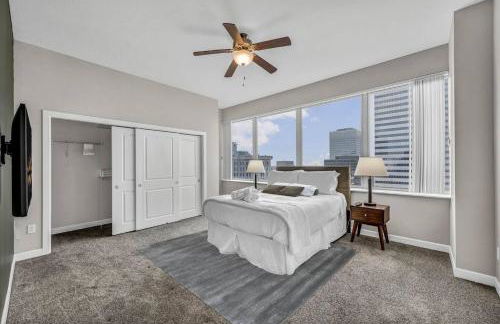 Luxury 21st Floor Penthouse | Great Downtown VIEWS - Photo 30